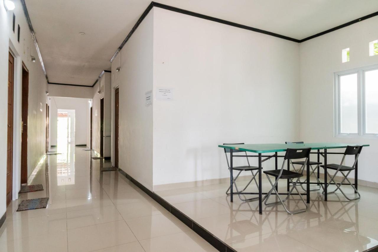 Reddoorz Near Terminal Bubulak Bogor Hotel ภายนอก รูปภาพ